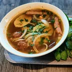 Tô bún bò Huế chay cay nồng hương sả tại Saigon Vegan, Garden Grove, CA