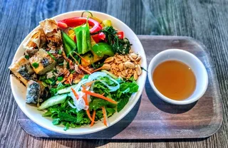 Bún chả cá chay giòn với thì là và đậu phộng tại Saigon Vegan, Garden Grove, CA