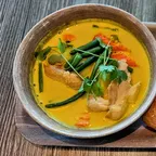 Cà ri gà chay với khoai tây, cà rốt và nước cốt dừa tại Saigon Vegan, Garden Grove, CA