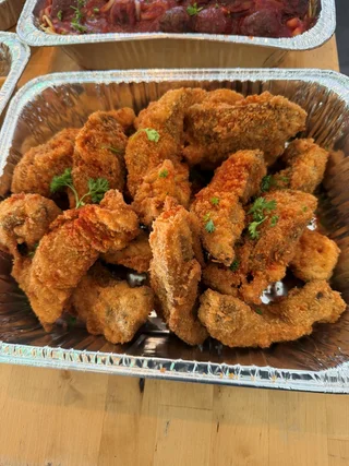 Khay tiệc nấm portobello chiên giòn tại Saigon Vegan, Garden Grove, CA