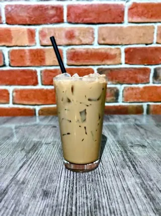 Cà phê sữa đá phục vụ tại Saigon Vegan, Garden Grove, CA