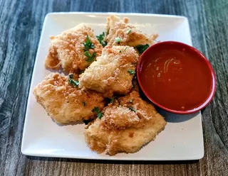 Đậu hũ non tẩm bột chiên giòn với sốt tỏi aioli tại Saigon Vegan, Garden Grove, CA