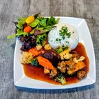 Thập cẩm xào chay với bông cải xanh và bông cải trắng tại Saigon Vegan, Garden Grove, CA