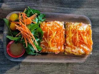 Bánh mì ciabatta thịt nguội chay và phô mai tại Saigon Vegan, Garden Grove, CA