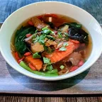 Mì vịt tiềm chay với cải thìa và kỷ tử tại Saigon Vegan, Garden Grove, CA